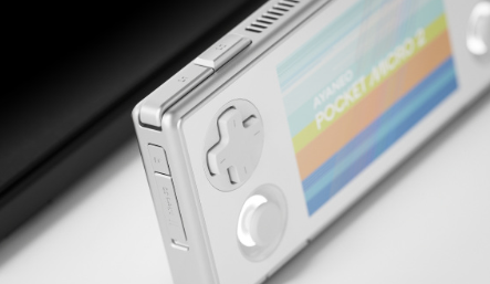 AYANEO Pocket MICRO 2复古掌机外观首曝：黑白双色、延续3.5英寸屏 