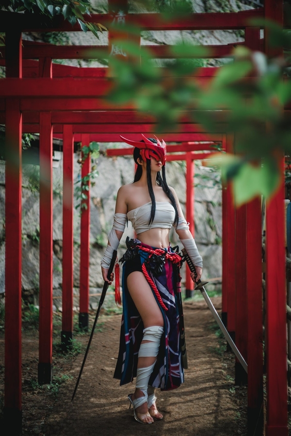 韩国美女Cos《英雄联盟》阿萝拉 可爱性感身材火爆