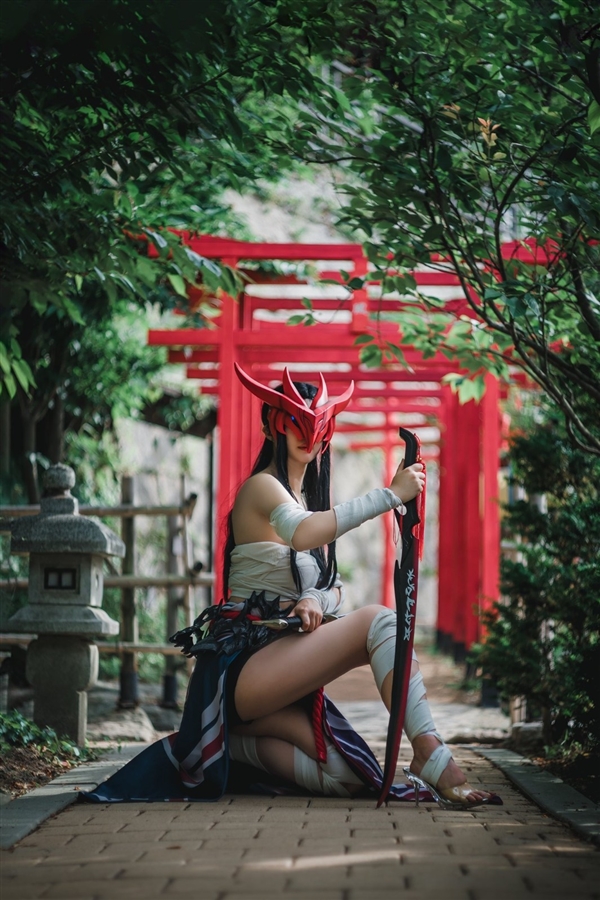 韩国美女Cos《英雄联盟》阿萝拉 可爱性感身材火爆