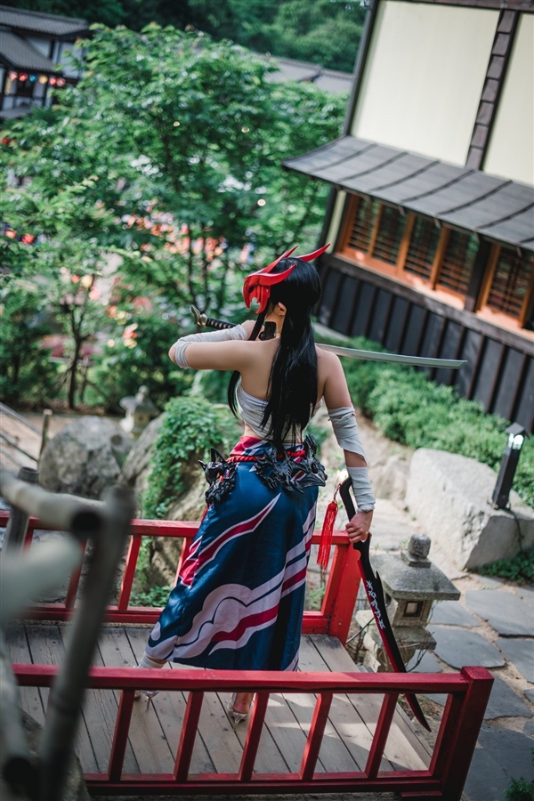 韩国美女Cos《英雄联盟》阿萝拉 可爱性感身材火爆