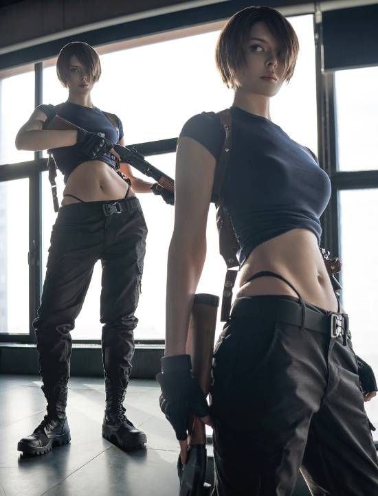 里昂成小姑娘了！惊艳COSER出性转里昂：英姿飒爽 